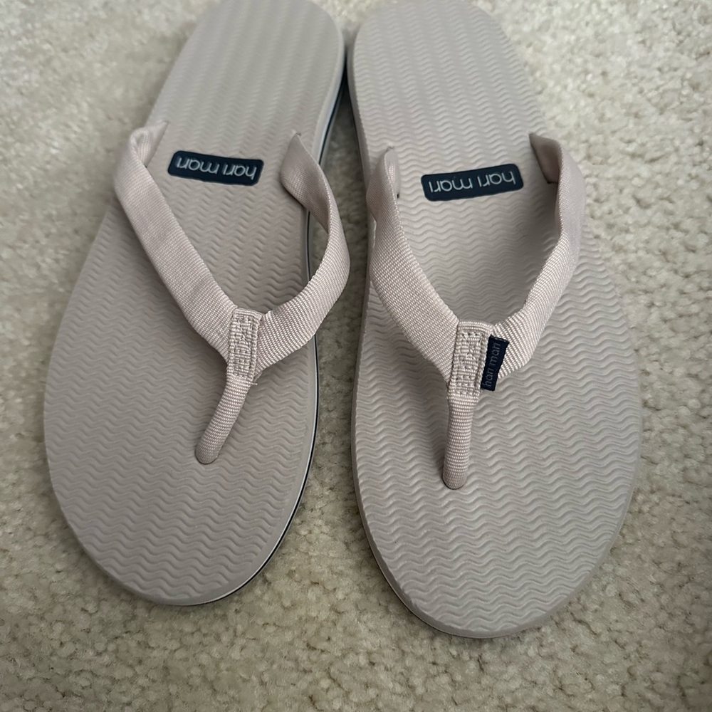 Hair Mari dunes women’s size 8 flip-flops
